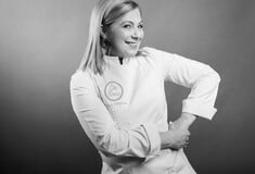 Ντίνα Νικολάου: η πρέσβειρα της ελληνικής κουζίνας στη Γαλλία αφηγείται τη ζωή της