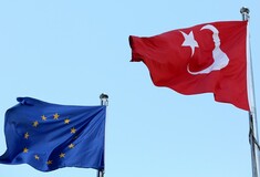 Βέμπερ: «Ναι» στην αναστολή της τελωνειακής ένωσης ΕΕ-Τουρκίας
