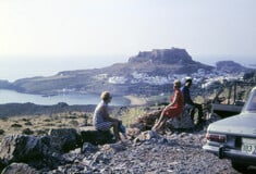 Αθήνα, Μύκονος και Ρόδος του '60 μέσα από 25 έγχρωμες φωτογραφίες