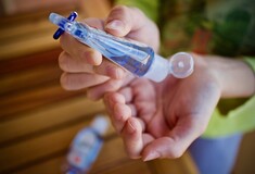 Έρευνα: Αυξήθηκαν οι τραυματισμοί παιδιών στα μάτια από απολυμαντικά χεριών