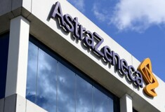 Η AstraZeneca διαψεύδει τα δημοσιεύματα για πολύ χαμηλή αποτελεσματικότητα του εμβολίου στους άνω των 65 ετών