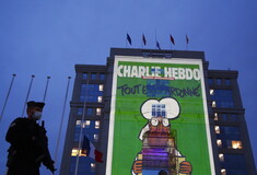 Γαλλία: Σκίτσα του Charlie Hebdo σε δημόσια κτίρια του Μονπελιέ και της Τουλούζης