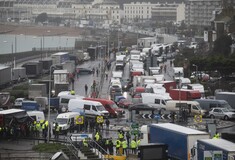 Βρετανία: Χάος στο Ντόβερ παρά το άνοιγμα των συνόρων - Εγκλωβισμένοι οι οδηγοί φορτηγών