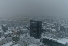 Η χιονισμένη Αττική από ψηλά - Το λευκό τοπίο της Αθήνας σε βίντεο από drone