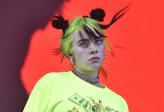 Billie Eilish: Περιοριστικά μέτρα σε stalker που είχε κατασκηνώσει έξω από το σπίτι της