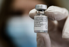 Θεμιστοκλέους: Μόνο μία ελαφριά αλλεργική αντίδραση στο εμβόλιο στην Ελλάδα