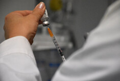 ΕΜΑ: Πιθανώς τέλη Ιανουαρίου η απόφαση για το εμβόλιο της AstraZeneca