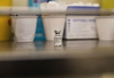 Θεμιστοκλέους: Παραλάβαμε άλλες 100.000 δόσεις από την Pfizer- Πόσα εμβόλια περιμένει η Ελλάδα ανά εταιρεία