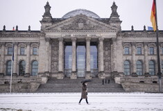 Η Γερμανία παρατείνει το lockdown μέχρι τις 7 Μαρτίου - Εξαιρέσεις για κομμωτήρια και σχολεία