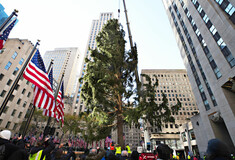 Στη Νέα Υόρκη γελούν με το δέντρο του Rockefeller Center: «Ο καλύτερος φόρος τιμής στο 2020»