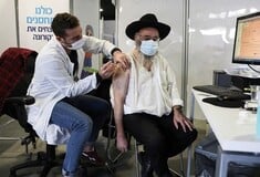 Ισραήλ: Σχεδόν ο μισός πληθυσμός έχει εμβολιαστεί - Μερική επιστροφή στην κανονικότητα