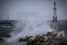 Τρία κύματα κακοκαιρίας έως την Τετάρτη- Ισχυρές βροχές, θυελλώδεις άνεμοι & σημαντική πτώση θερμοκρασίας