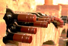 Γαλλία: Έκλεψαν κρασιά αξίας 350.000€, άρχισαν να πετούν μπουκάλια σε αστυνομικούς που τους καταδίωκαν
