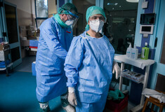 Κορωνοϊός: 50 νεκροί και 617 κρούσματα σε ένα 24ωρο - Στους 470 οι διασωληνωμένοι