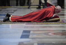 Βατικανό: Ο Πάπας Φραγκίσκος ακύρωσε την παραδοσιακή τελετή έναρξης των Χριστουγέννων