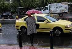 Lockdown: Αλλαγές στον αριθμό επιβατών σε ΙΧ και ταξί από σήμερα - Οι εξαιρέσεις