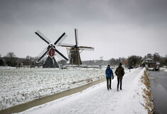 Η χιονοθύελλα Ντάρσι σάρωσε Ολλανδία και Γερμανία - Ισχυροί άνεμοι, πυκνό χιόνι και προβλήματα στις συγκοινωνίες