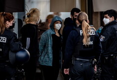 Κατάληψη του ελληνικού προξενείου στο Βερολίνο για τον Κουφοντίνα