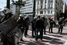 Κουφοντίνας: Ένταση και χημικά στο κέντρο της Αθήνας - Πληροφορίες για προσαγωγές 
