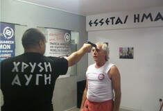 Αυτές είναι οι φωτογραφίες των πάνοπλων χρυσαυγιτών