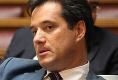 O ραδιοσταθμός “Στο Κόκκινο” μηνύει τον Άδωνι