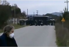 Video: Γιαγιά εναντίον ΜΑΤ στην Ιερισσό