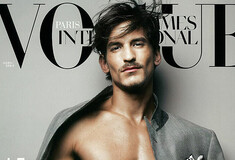 Vogue: Όλοι μιλούν για το προκλητικό της εξώφυλλο και το γυμνό της περιεχόμενο