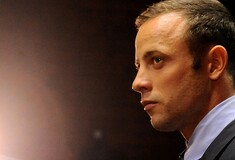 Update: «Ο Pistorius την χτύπησε στο κεφάλι με το ρόπαλο του κρίκετ»