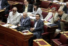 ΣΥΡΙΖΑ: "Θετικό βήμα" η αφαίρεση της αδειας οπλοφορίας βουλευτή της Χ.Α.