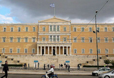 «Δώρο» από τη Βουλή σε όσους κρύβουν εισοδήματα