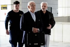 Politico: Η «βρόμικη δωδεκάδα» που κατέστρεψε την Ελλάδα