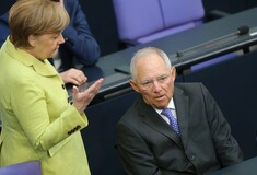 Spiegel: Η Μέρκελ πρέπει να αποσύρει τον Σόιμπλε από τις διαπραγματεύσεις