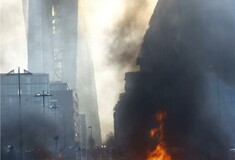 Φρανκφούρτη: Επεισόδια και φωτιές στα εγκαίνια του πύργου της ΕΚΤ