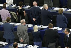Ευρωκοινοβούλιο: Μην θέτετε θέμα γερμανικών αποζημιώσεων