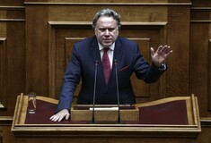 Νέες περικοπές και σε χαμηλές συντάξεις παραδέχτηκε ο Κατρούγκαλος