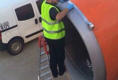 Στην Easyjet επισκευάζουν μικροβλάβες των αεροπλάνων με μονωτική ταινία;
