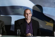 Βαρουφάκης στο MEGA: «Οι τεχνοκράτες θα έρχονται στην Αθήνα, αλλά θα δουλεύουν απ' τα ξενοδοχεία τους»