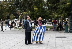 Koμισιόν: Δύο ακόμη χρόνια ύφεσης στην Ελλάδα