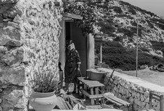 Μια παλιά Ελλάδα, μια παλιά ζωή. Οι φωτογραφίες της Ελένης Σιγαλού