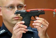O Zimmerman βγάζει σε δημοπρασία το όπλο με το οποίο σκότωσε τον Trayvon Martin