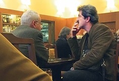 Αντιδράσεις για τον Πολάκη που έπινε καφέ και απουσίαζε στις ερωτήσεις βουλευτών