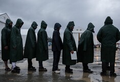 Reuters: Τα Σκόπια έστειλαν το βράδυ πίσω στην Ελλάδα 600 πρόσφυγες με καμουφλαρισμένα φορτηγά