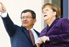 Mέρκελ και Ερντογάν θέλουν να φέρουν το ΝΑΤΟ στο Αιγαίο, για τους πρόσφυγες