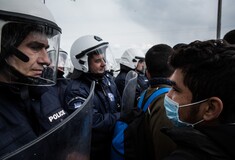 Κίνδυνος εκτροπής στους καταυλισμούς προσφύγων: Πετροπόλεμος και μαχαιρώματα σε Χίο και Ειδομένη