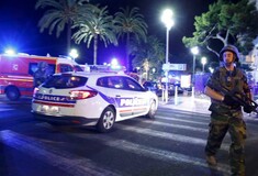 Σοκ από το μακελειό με τους δεκάδες νεκρούς στη Γαλλία - Οι πρώτες ενδείξεις δείχνουν τρομοκρατικό
