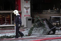 Οι φωτογραφίες από την πλατεία Βικτωρίας αποκαλύπτουν πόσο ισχυρή ήταν η έκρηξη