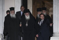 H νύχτα που εκκλησία και κυβέρνηση τα βρήκαν - για ακόμη μια φορά