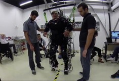 Σύστημα εικονικής πραγματικότητας και ρομποτικού εξωσκελετού δίνει νέες ελπίδες στους παράλυτους ανθρώπους