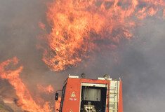 Πυρκαγιές ξέσπασαν σε Άγιο Όρος και Θάσο-Τέσσερις εστίες από κεραυνούς στο νησί