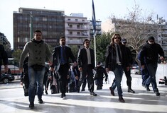 Το Διοικητικό Πρωτοδικείο εξετάζει το θέμα της κράτησης των 8 Τούρκων στρατιωτικών